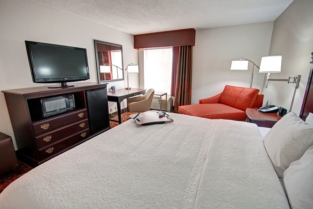 Hampton Inn Parkersburg/Mineral Wells Екстериор снимка